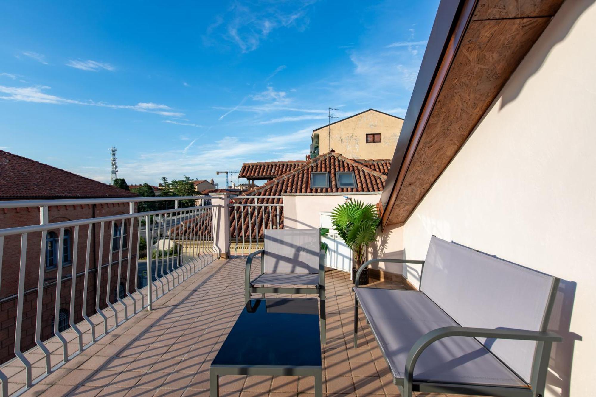 Attico Grand Terrace Daire Alba  Dış mekan fotoğraf