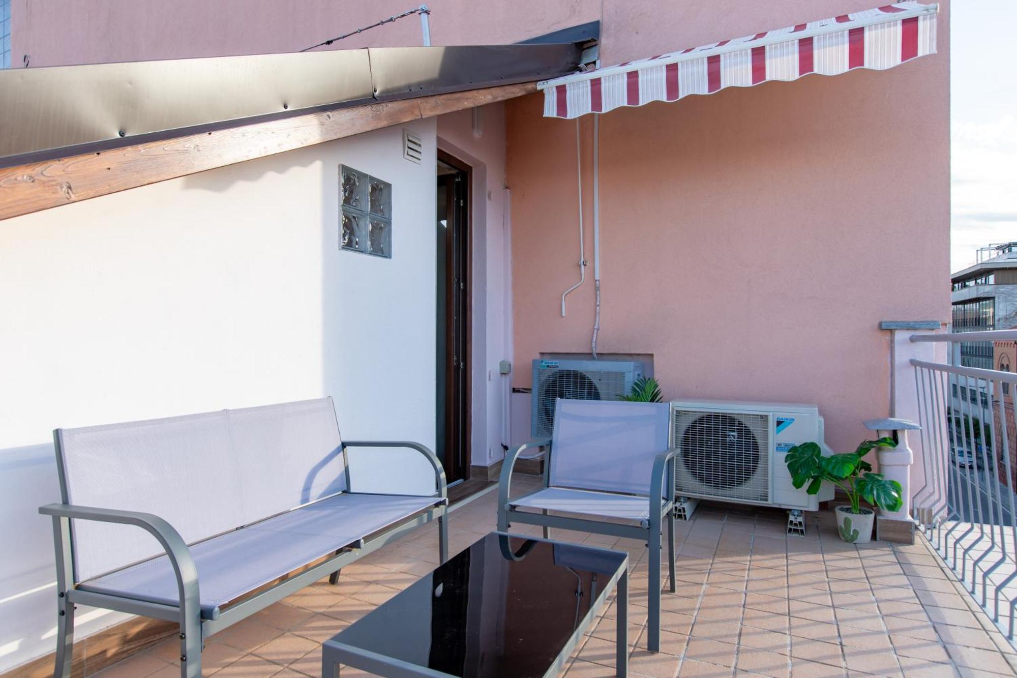 Attico Grand Terrace Daire Alba  Dış mekan fotoğraf
